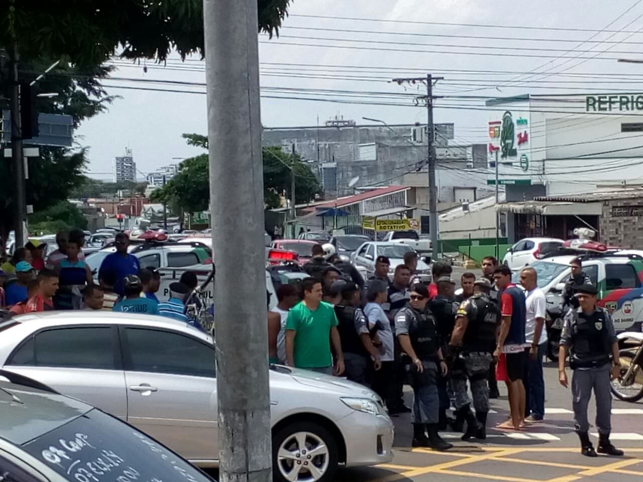 Tiroteio entre PM e assaltantes fazem vítimas na AV. Boulevard