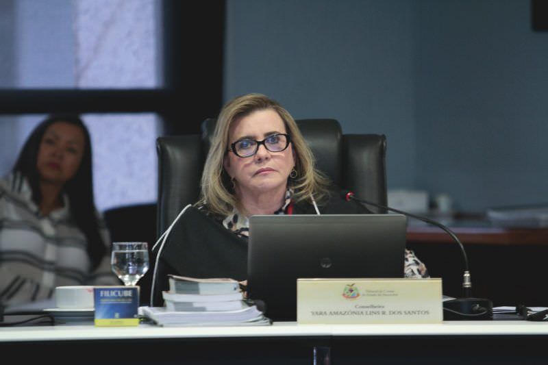 Conselheira Yara Lins é eleita a primeira mulher a presidir o TCE Conselheira Yara Lins é eleita a primeira mulher a presidir o TCE