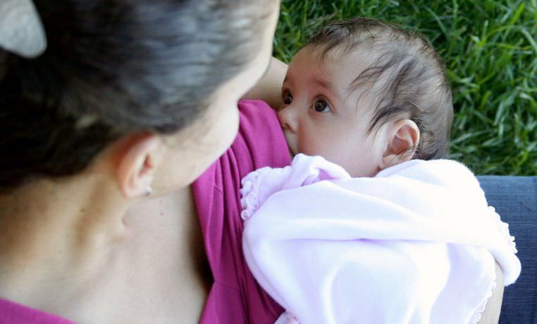 Comissão aprova direito de mães amamentarem durante provas de concurso