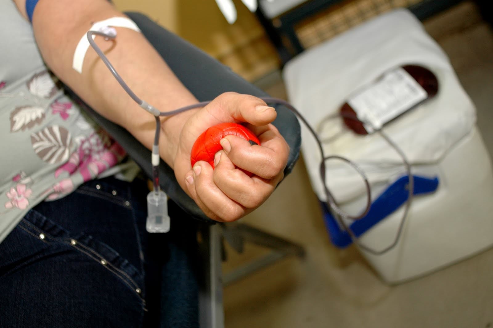 Hemoam convoca doadores de sangue O negativo