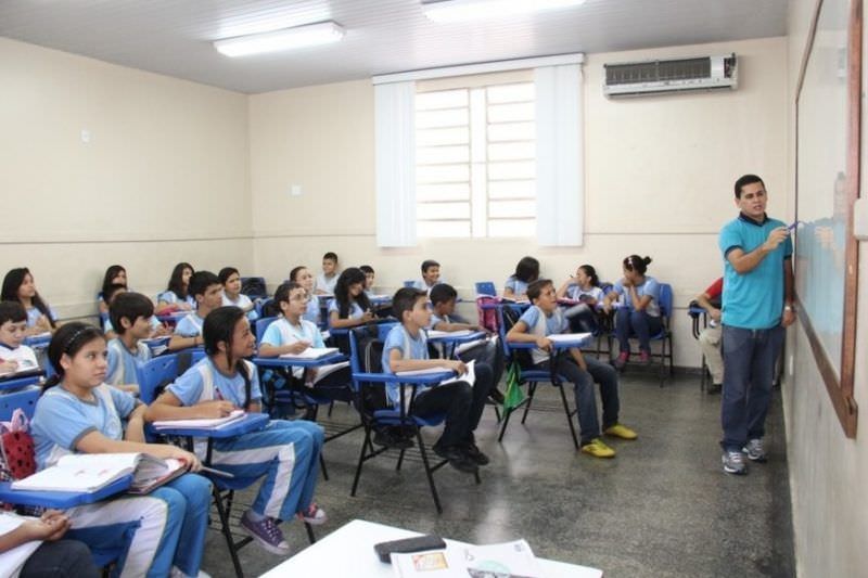 Gedeão Amorim vota a favor de projeto que cria premiação a professores da Semed