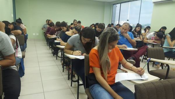 Mais de 2,6 mil  estudantes fazem provas de estágio do TCE.  Resultado final sai dia 11/12