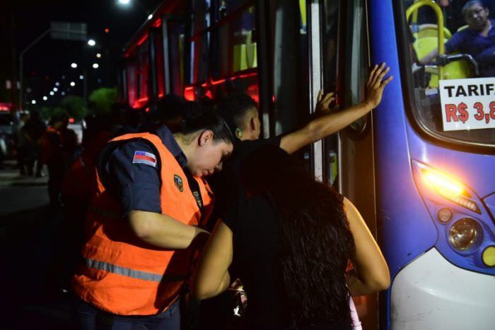Em outubro, 214 pessoas foram presas envolvidas em assaltos a ônibus, diz SSP
