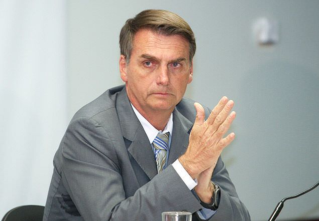 Bolsonaro teme atentado e usa colete à prova de bala durante atos