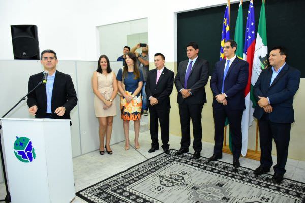 Presidente David Almeida participa de inauguração de polo da DPE em Parintins