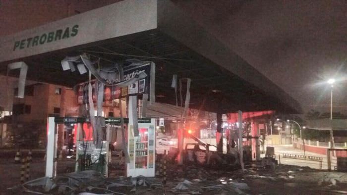 Vídeo mostra incêndio em posto de gasolina, no Vieiralves