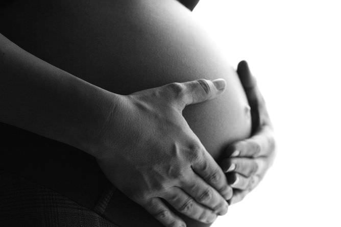 Comissão aprova projeto que proíbe todos os tipos de aborto
