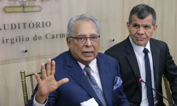 Preterido por Amazonino, Bosco diz que continuará com governador