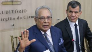 Pressionado, Amazonino suspende aumento de 103% no salário dos secretários