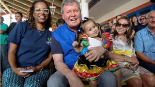 Após demitir professores, prefeito Arthur Virgílio vai extinguir turnos escolares, diz associação