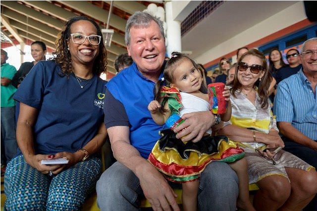 Após demitir professores, prefeito Arthur Virgílio vai extinguir turnos escolares, diz associação