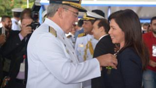 Marinha do Brasil concede medalha à deputada do AM