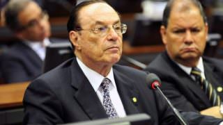 Paulo Maluf se entrega à Polícia Federal em São Paulo