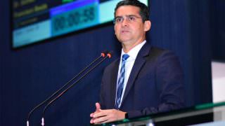 Base governista aplaude David Almeida por votar matérias do governo