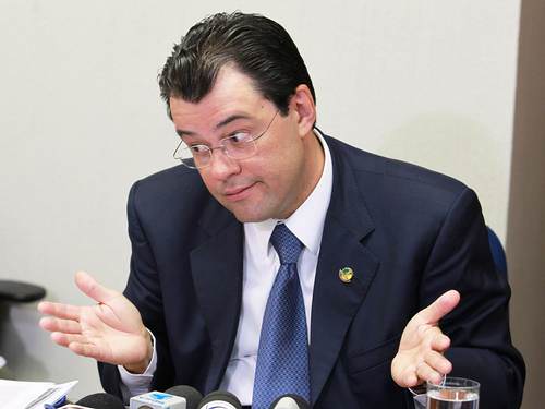 Eduardo Braga foi o único do AM a votar a favor do reajuste para o STF