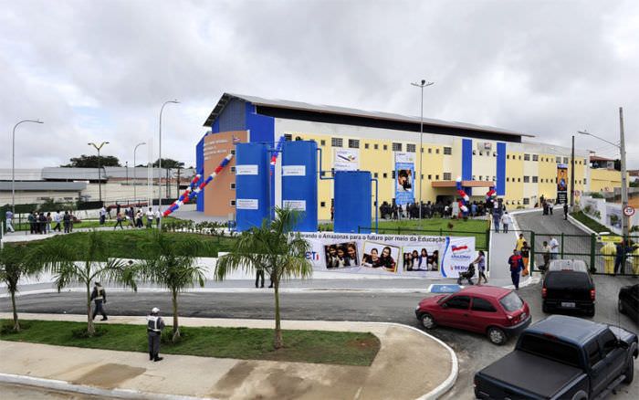 Cobrança de taxas nos colégios da Polícia Militar em Manaus é suspensa