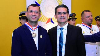 David faz homenagem ao prefeito de Anori com Medalha da Ordem do Mérito Legislativo
