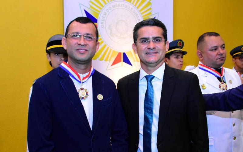 David faz homenagem ao prefeito de Anori com Medalha da Ordem do Mérito Legislativo