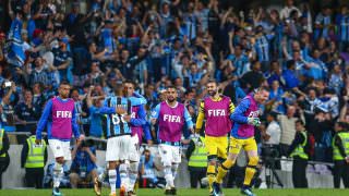 Grêmio dá susto na torcida, mas vence na prorrogação com golaço e está na final do Mundial