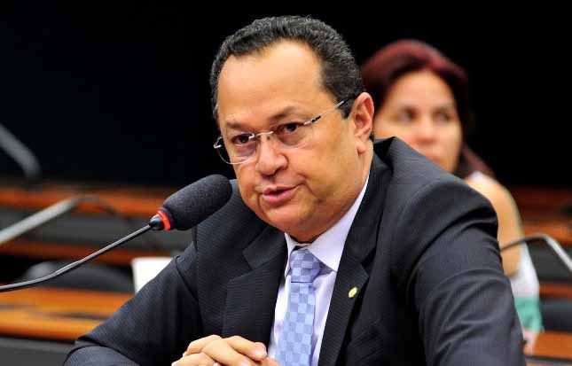 Defesa de Silas Câmara é intimada em ação que apura desvio de recursos