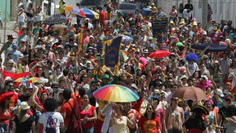 Sem Carnaval, Ambev cria ‘auxílio emergencial’ para ambulantes