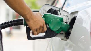 Posto vende gasolina pela metade do preço em protesto contra impostos
