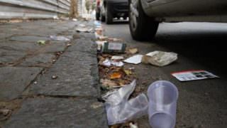 Prefeito sanciona lei que aplica multa a quem jogar lixo na rua