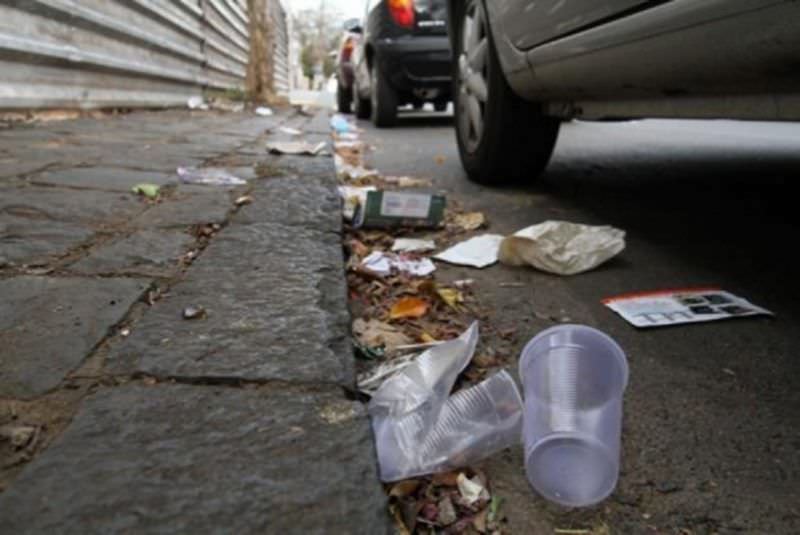 Prefeito sanciona lei que aplica multa a quem jogar lixo na rua