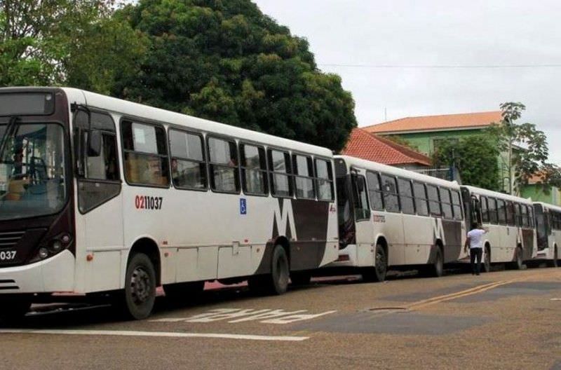 Rodoviários mantêm greve e apenas 70% dos ônibus circulam na cidade