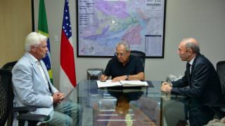 Amazonino  Mendes recua e mantém Secretaria de Tecnologia no governo