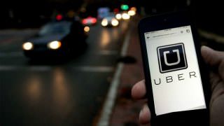 Dois homens assaltam Uber, levam carro e abandonam motorista