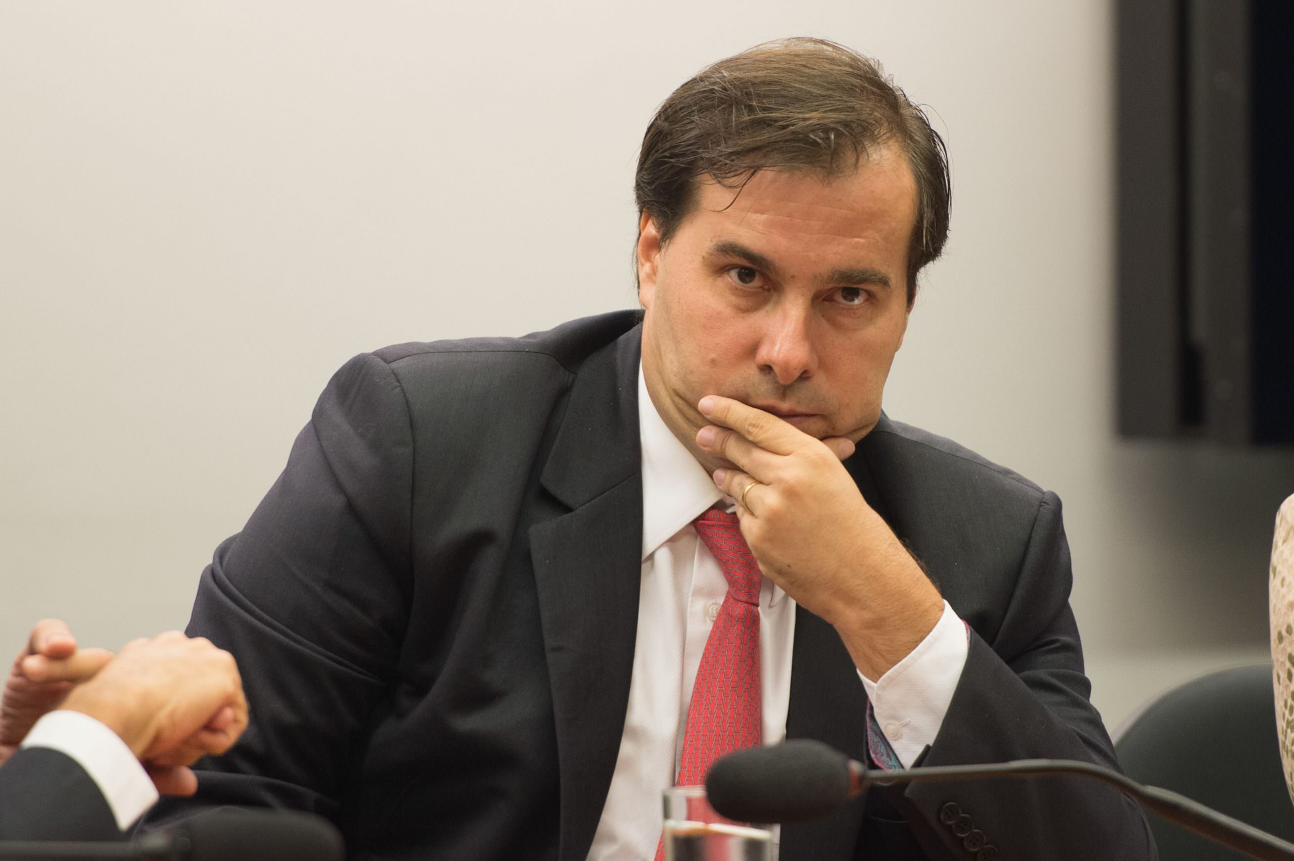 Maia diz que ainda não decidiu se vai retirar reforma da Previdência da pauta