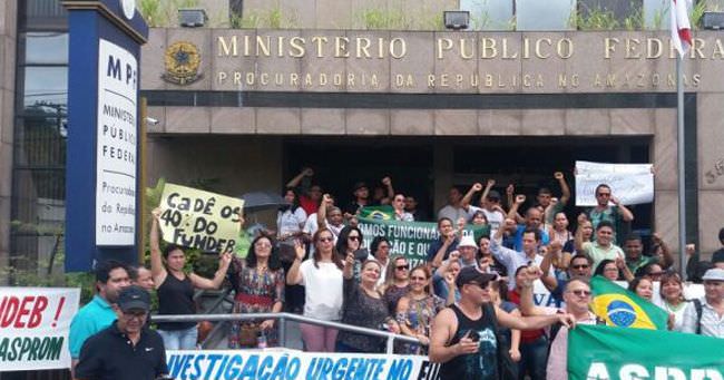 Professores cobram reajuste salarial