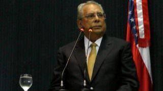 Amazonino diz que Estado está sem dinheiro, mas assina relatório com R$ 2,2 bilhões em caixa