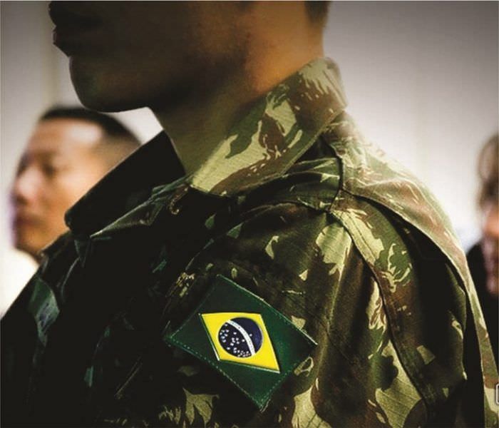 Ministério da Defesa afirma que homens transexuais devem se alistar