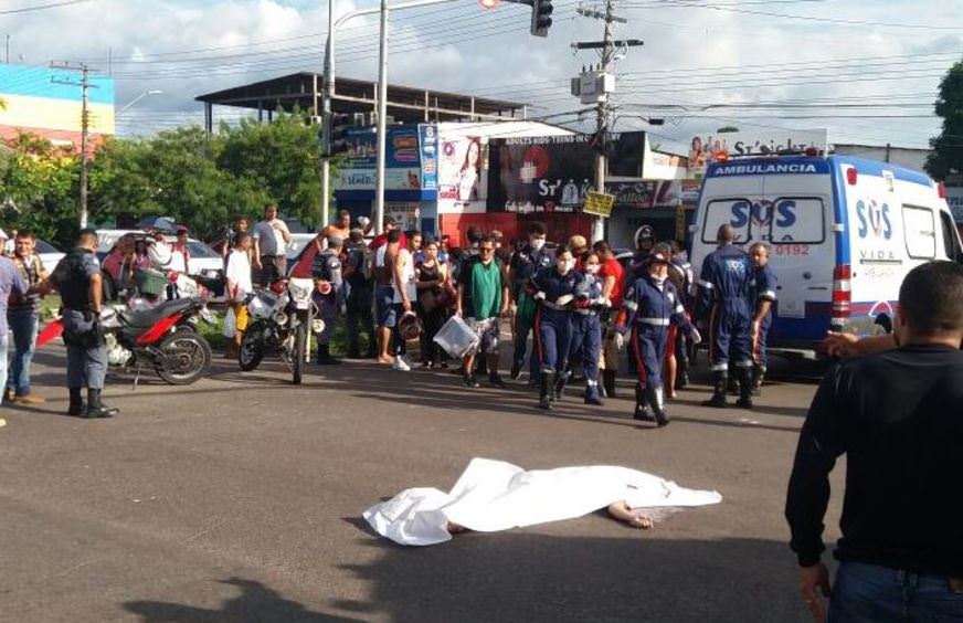 motoqueiro morreu após colidir com carro
