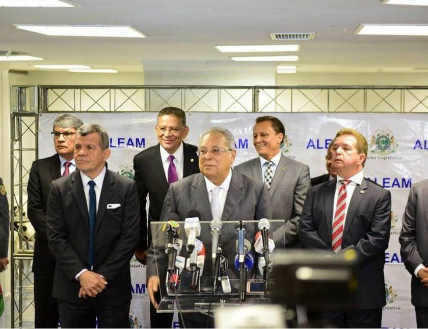 Amazonino volta a defender salário maior que R$ 13 mil para secretários: “O que posso cobrar deles?”
