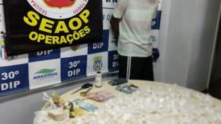 Mais de mil trouxinhas de drogas são apreendidas em bairro de Manaus