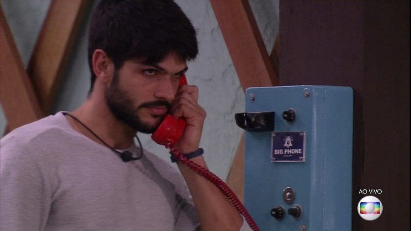 Lucas atende Big Fone e indica Ayrton ao paredão