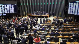 Câmara aprova intervenção no Rio, e texto segue para o Senado