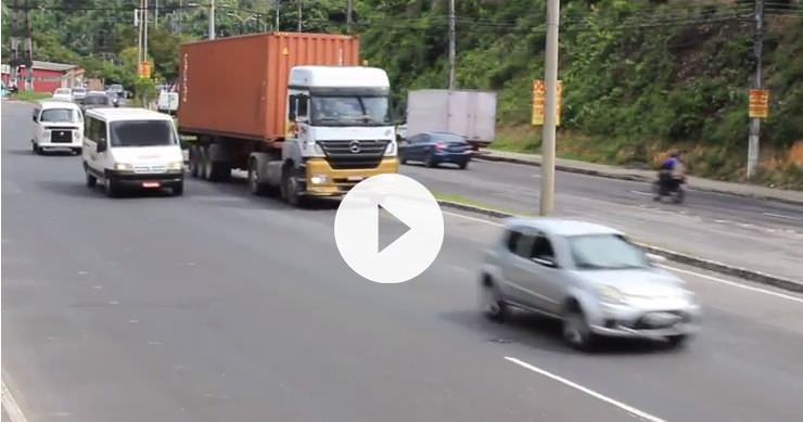 Motoristas de caminhões e carretas ignoram a lei, em Manaus