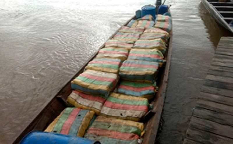 Exército apreende 1,8 tonelada de droga em canoa no interior do AM