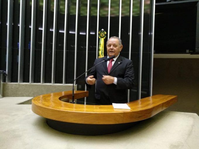 Ministro de energia deve prestar esclarecimentos.