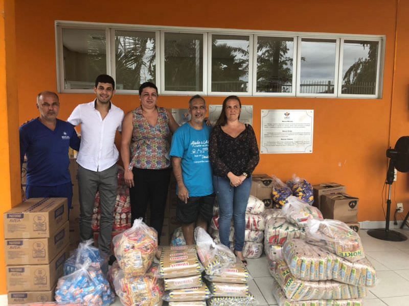 Grupo empresarial doa mais de 2 mil quilos de alimentos à Lacc
