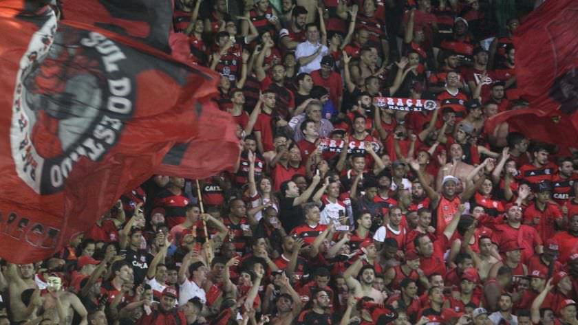 Dourado marca na estreia, Fla bate Botafogo com sobras e vai à final