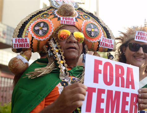 Suspensa multa de R$ 2,3 mil por gritar “Fora Temer”