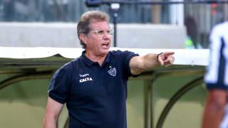 Técnico se irrita e parte para cima de repórter: ‘É você, ô babaca'