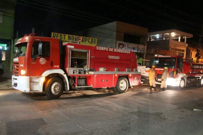 Em Manaus, incêndio atinge galpão de paletes na Zona Leste