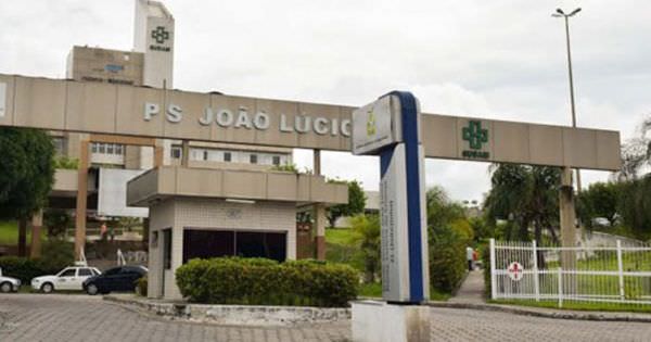 Terceirizados do João Lúcio protestam por falta de pagamento