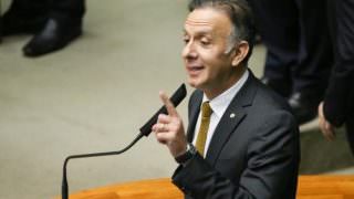 Líder do governo diz que 28 de fevereiro é data limite para votar reforma da Previdência